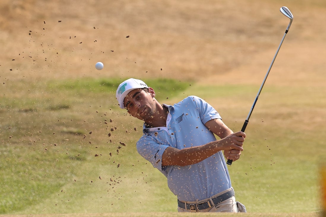 Joaquin Niemann cools off, but holds on to LIV Golf New York lead