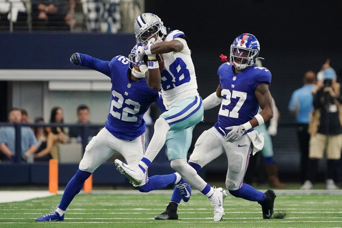 Sep 14, 2025; Arlington, Texas, USA; Dallas Cowboys wide receiver CeeDee Lamb (88) makes a catch against New York Giants cornerback Dru Phillips (22) and safety Tyler Nubin (27) during the fourth quarter at AT&T Stadium. Mandatory Credit: Raymond Carlin III-Imagn Images