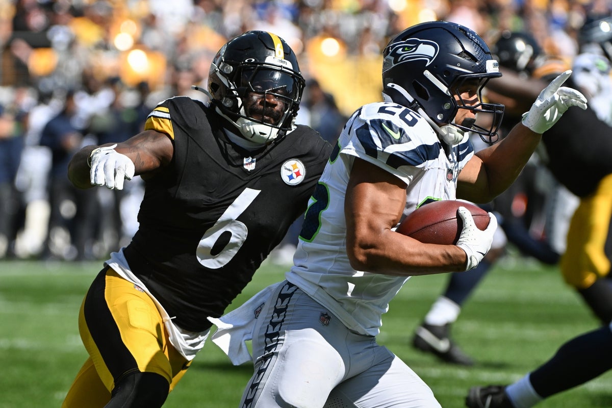 Sep 14, 2025; Pittsburgh, Pennsylvania, USA; Pittsburgh Steelers linebacker Patrick Queen (6) looks to tackle Seattle Seahawks running back Zach Charbonnet (26) during the second half at Acrisure Stadium. Mandatory Credit: Barry Reeger-Imagn Images