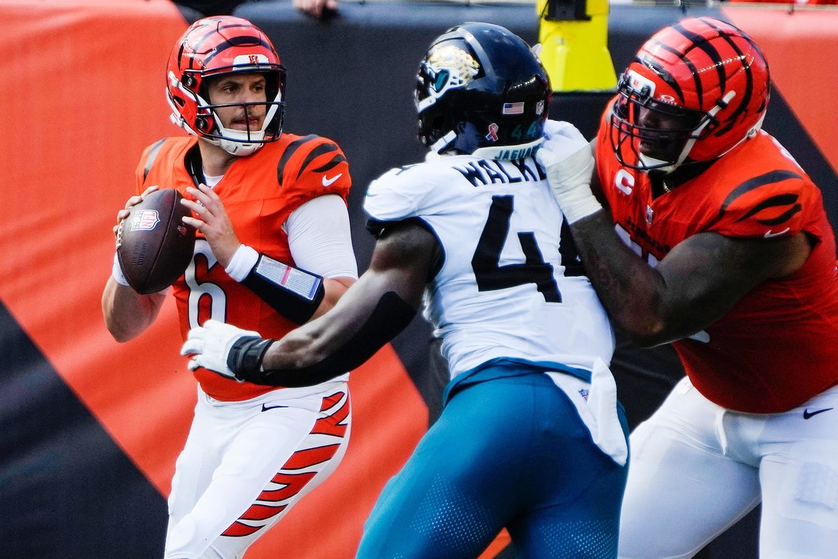 Cincinnati Bengals quarterback Jake Browning (6) looks to make a throw over the Jacksonville Jaguars at Paycor Stadium on Sunday, September 14, 2025. Browning helped the Bengals win 31-27 after Joe Burrow was injured. Browning ended his day 21-for-32 throwing for 241 yards, three total touchdowns and three interceptions.