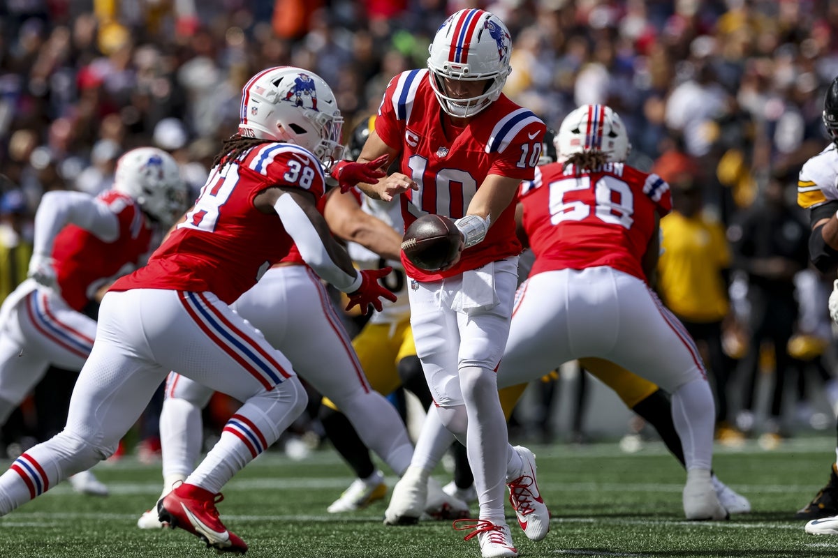 Sep 21, 2025; Foxborough, Massachusetts, USA; New England Patriots quarterback Drake Maye (10) hands off the ball to New England Patriots running back Rhamondre Stevenson (38) during the first quarter at Gillette Stadium. Mandatory Credit: Paul Rutherford-Imagn Images