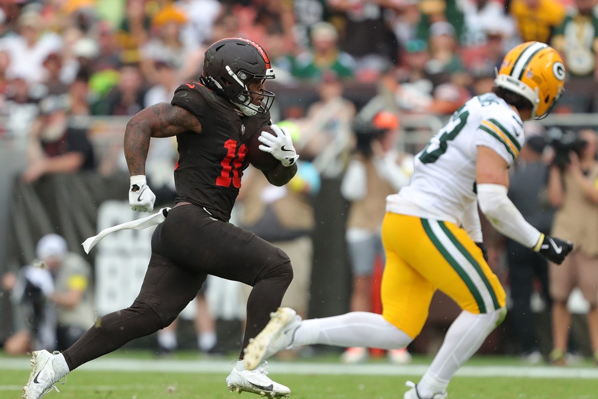 Cleveland Browns running back Quinshon Judkins (10) breaks away for a big run against the Green Bay Packers during the second half of an NFL football game at Huntington Bank Field, Sept. 21, 2025, in Cleveland, Ohio.