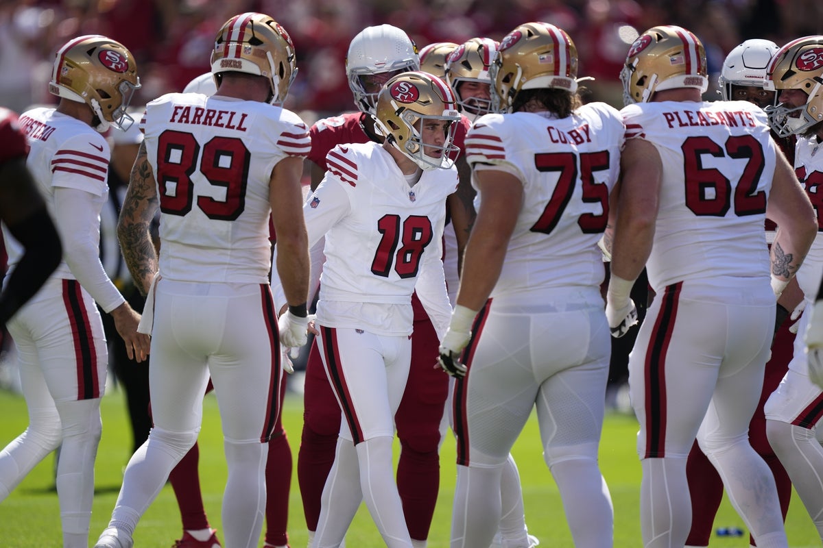 Sep 21, 2025; Santa Clara, California, USA; San Francisco 49ers kicker Eddy Piñeiro (18) is congratulate by teammates after kicking a field goal during the first half against the Arizona Cardinals at Levi
