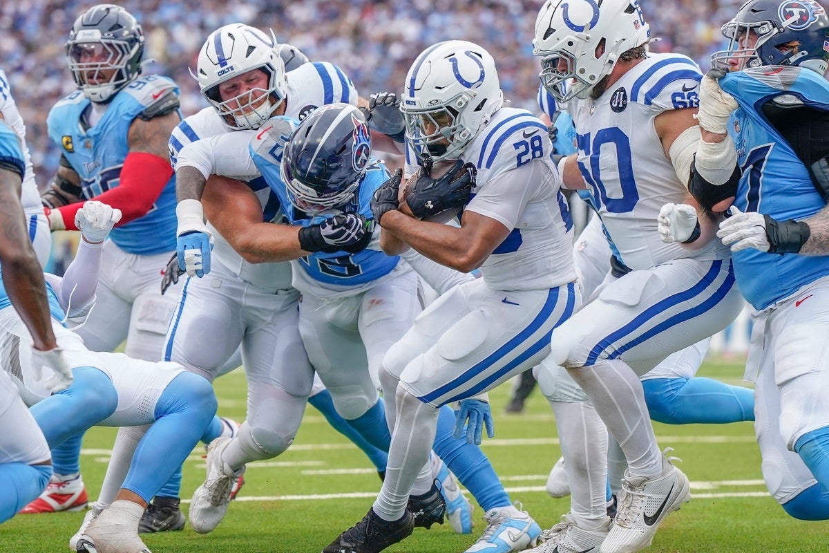 Indianapolis Colts running back Jonathan Taylor (28) breaks through the Tennessee Titans defense for a touchdown during the first quarter at Nissan Stadium in Nashville, Tenn., Sunday, Sept. 21, 2025.