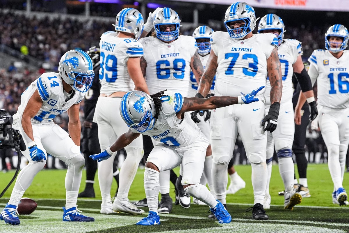 Detroit Lions running back Jahmyr Gibbs celebrates a touchdown against the Baltimore Ravens with wide receiver Amon-Ra St. Brown and the offensive line during the first half at M&T Bank Stadium in Baltimore, Md. on Monday, Sept. 22, 2025.