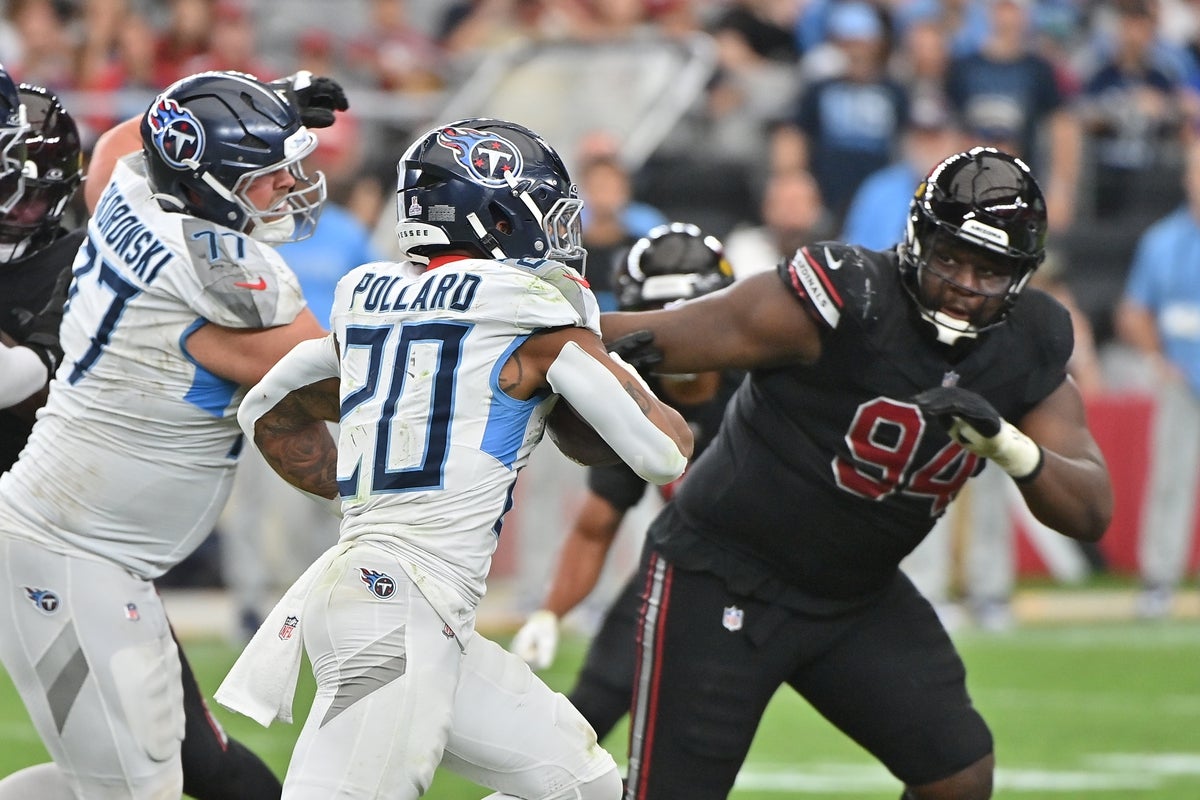 Oct 5, 2025; Glendale, Arizona, USA; Tennessee Titans running back Tony Pollard (20) runs against the Arizona Cardinals during the fourth quarter at State Farm Stadium. Mandatory Credit: Matt Kartozian-Imagn Images