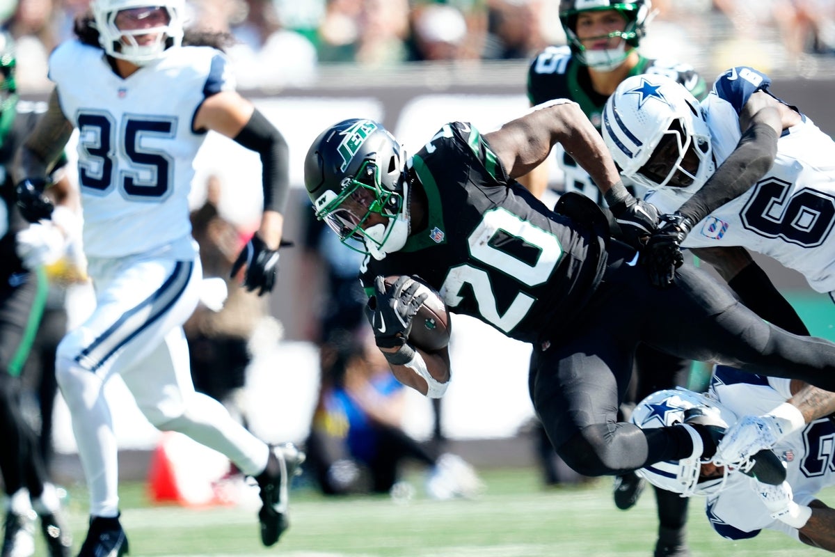 New York Jets running back Breece Hall (20), is tackled by the Dallas defense, Sunday, October 5, 2025.