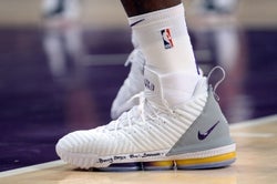 NBA: San Antonio Spurs at Los Angeles Lakers
