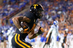 Oct 29, 2022; Knoxville, Tennessee, USA; Tennessee Volunteers wide receiver Jalin Hyatt (11) runs for a touchdown against the Kentucky Wildcats during the first quarter at Neyland Stadium. Credit: Randy Sartin-USA TODAY Sports