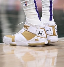 NBA: Los Angeles Lakers at Milwaukee Bucks