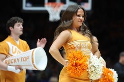Tennessee vs Louisville Prediction 12/16/25 College Basketball Picks Today